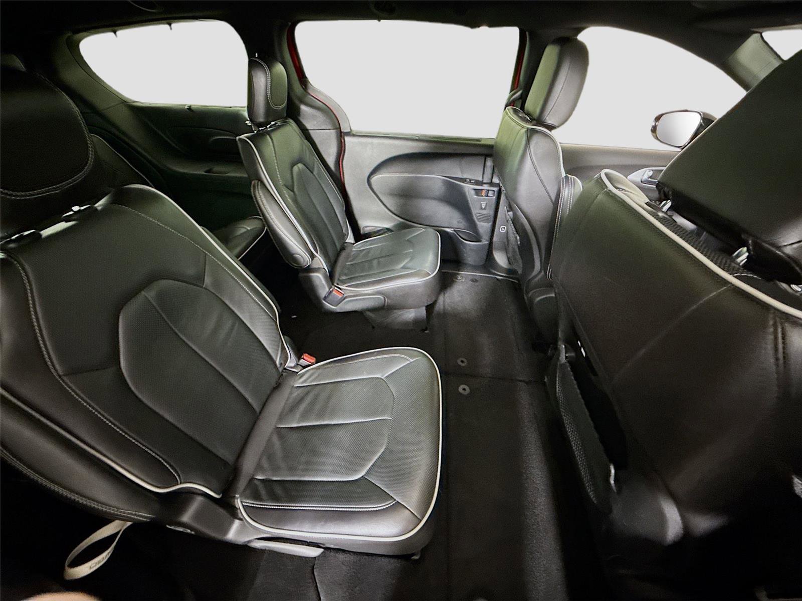 Used 2025 Chrysler Pacifica Limited image 22