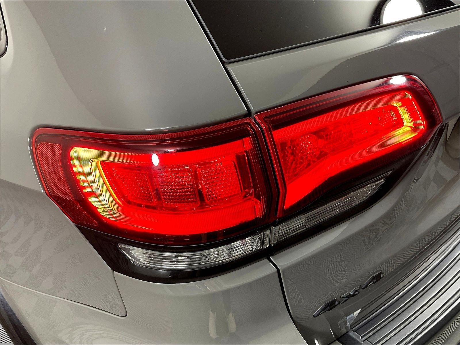 Used 2019 Jeep Grand Cherokee Altitude AWD/4WD image 23