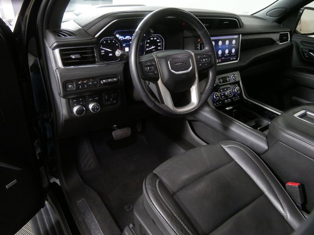 Used 2021 GMC Yukon Denali w/ Denali Premium Package AWD/4WD image 13