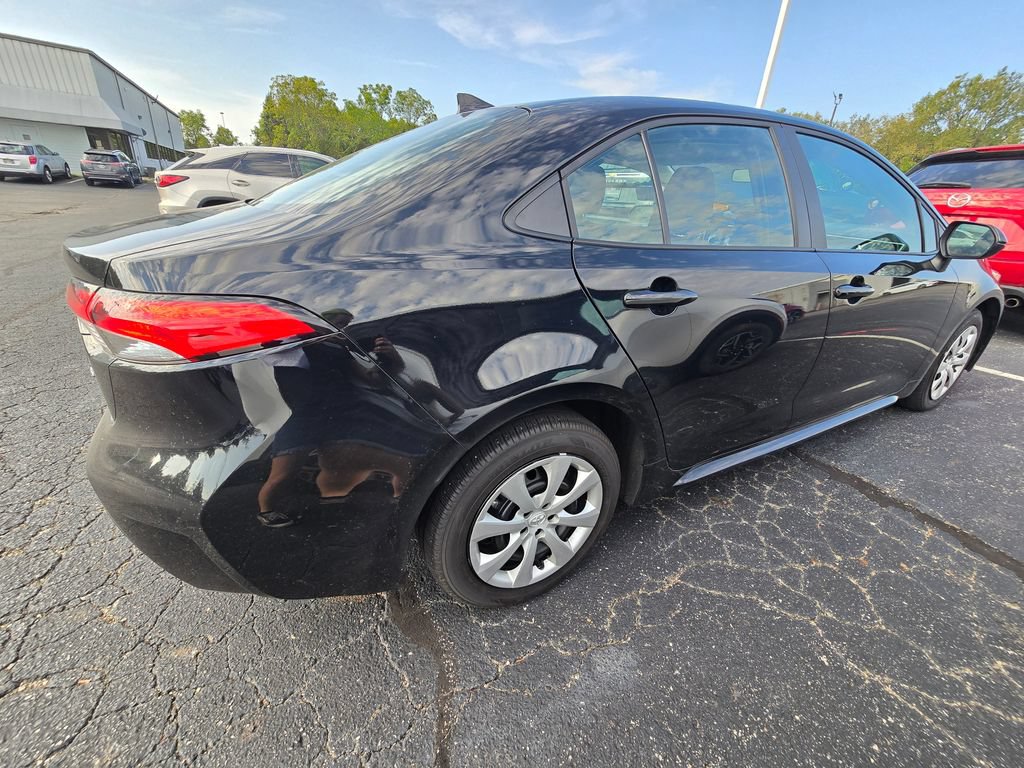 Certified 2025 Toyota Corolla LE FWD image 9