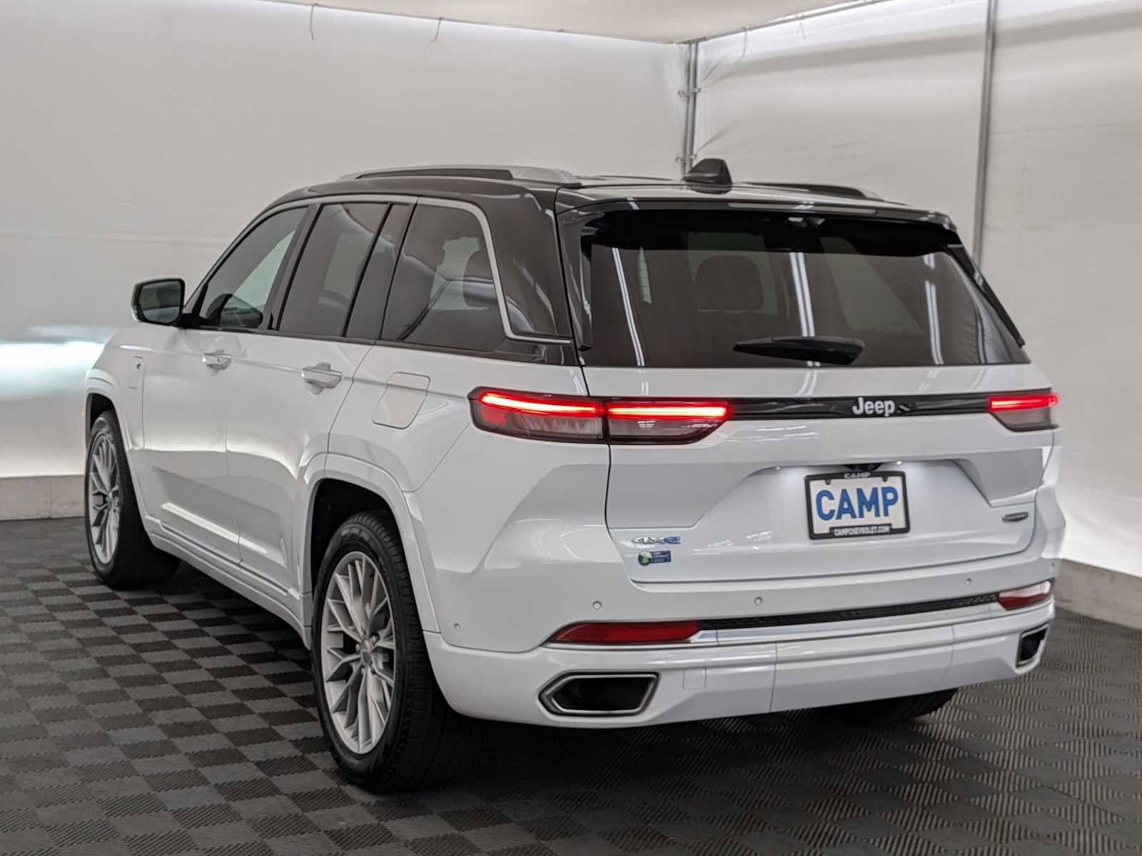 Used 2023 Jeep Grand Cherokee Summit w/ Advanced Protech Group IV image 4