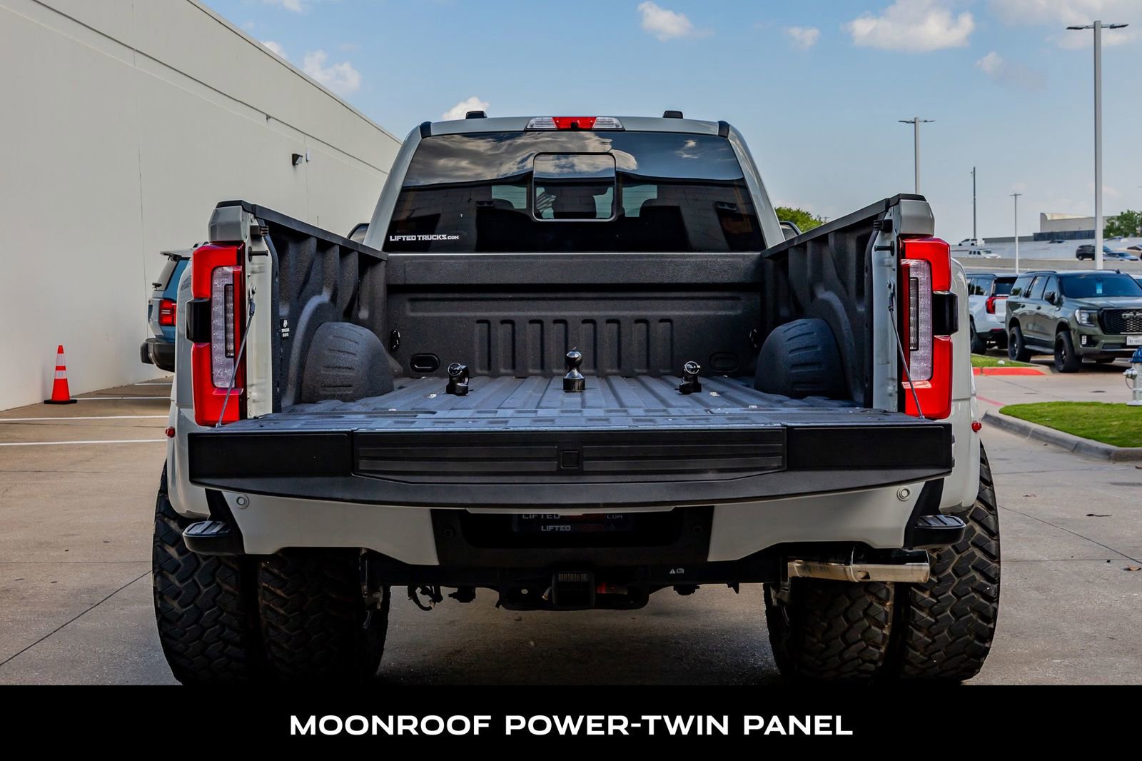Used 2025 Ford F450 Platinum w/ FX4 Off-Road Package AWD/4WD image 8
