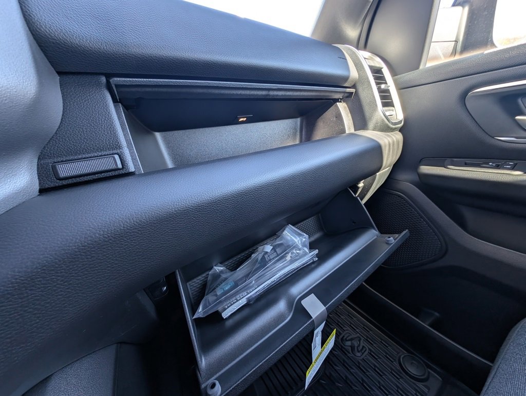 New 2026 RAM 1500 4x4 Crew Cab image 37
