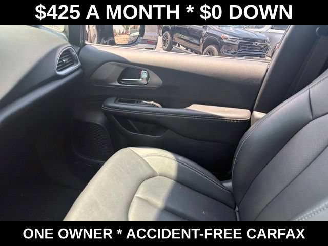Used 2025 Chrysler Pacifica Select FWD image 29