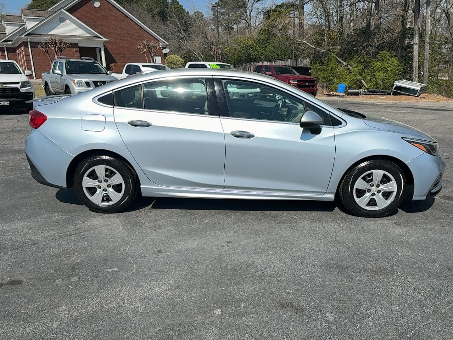 Used 2017 Chevrolet Cruze Premier FWD image 4