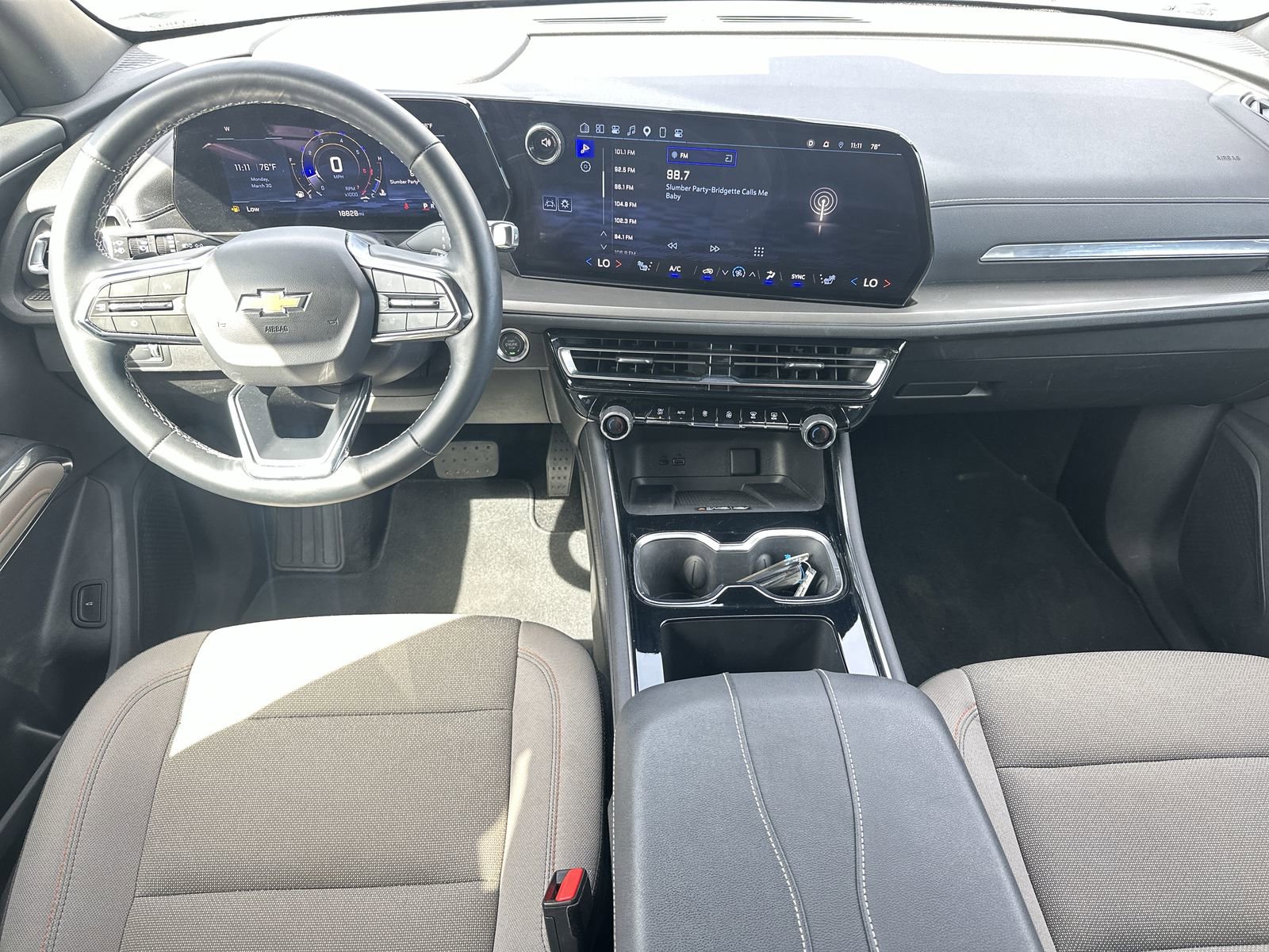 Used 2025 Chevrolet Traverse LT FWD image 18