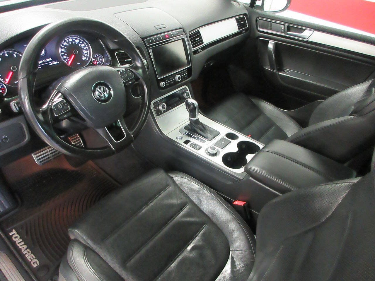 Used 2017 Volkswagen Touareg Wolfsburg Edition AWD/4WD image 20