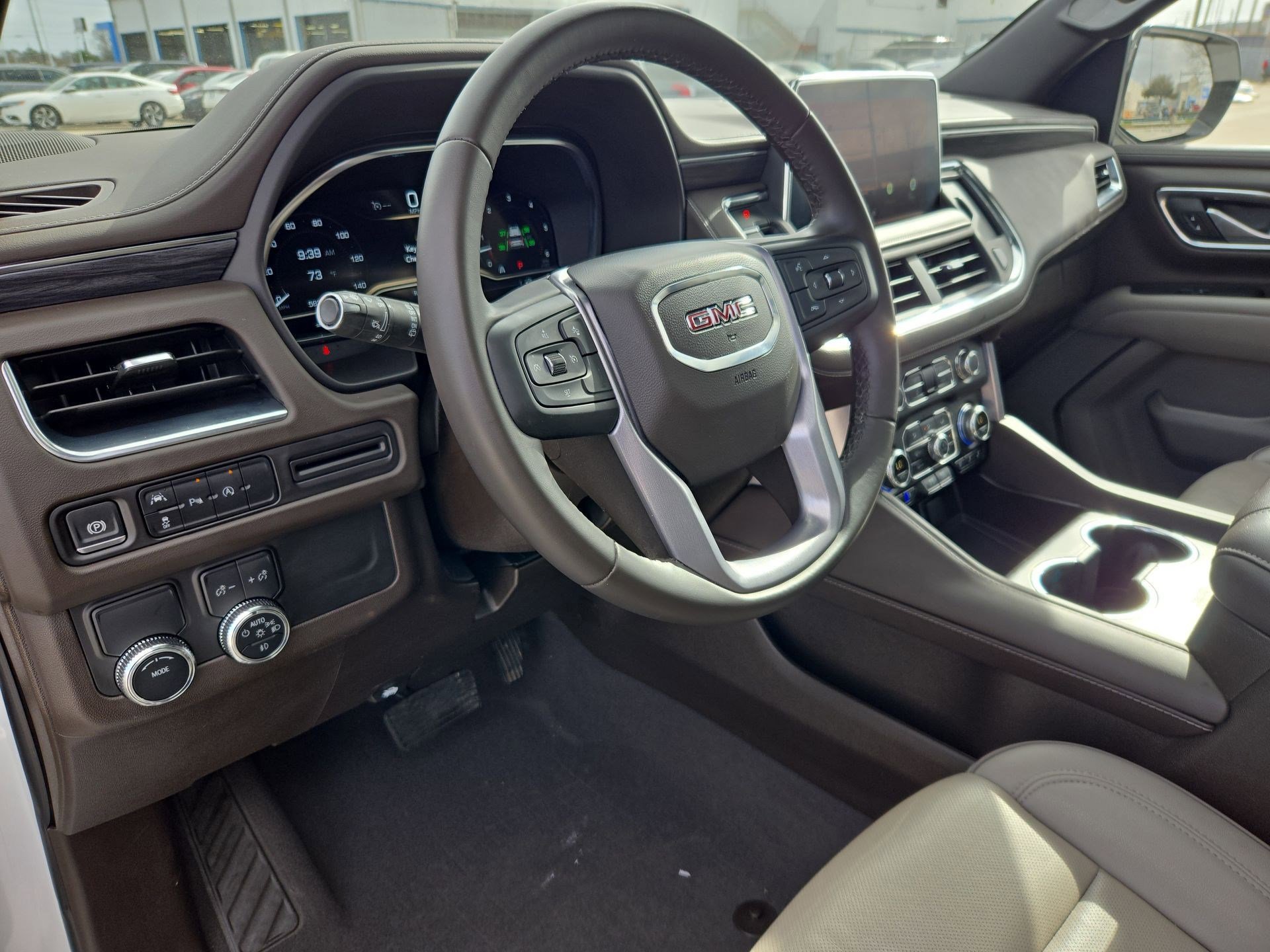 Used 2024 GMC Yukon XL SLT image 13