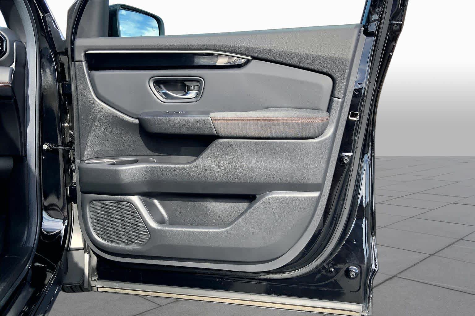 Used 2025 Honda Pilot Sport image 26