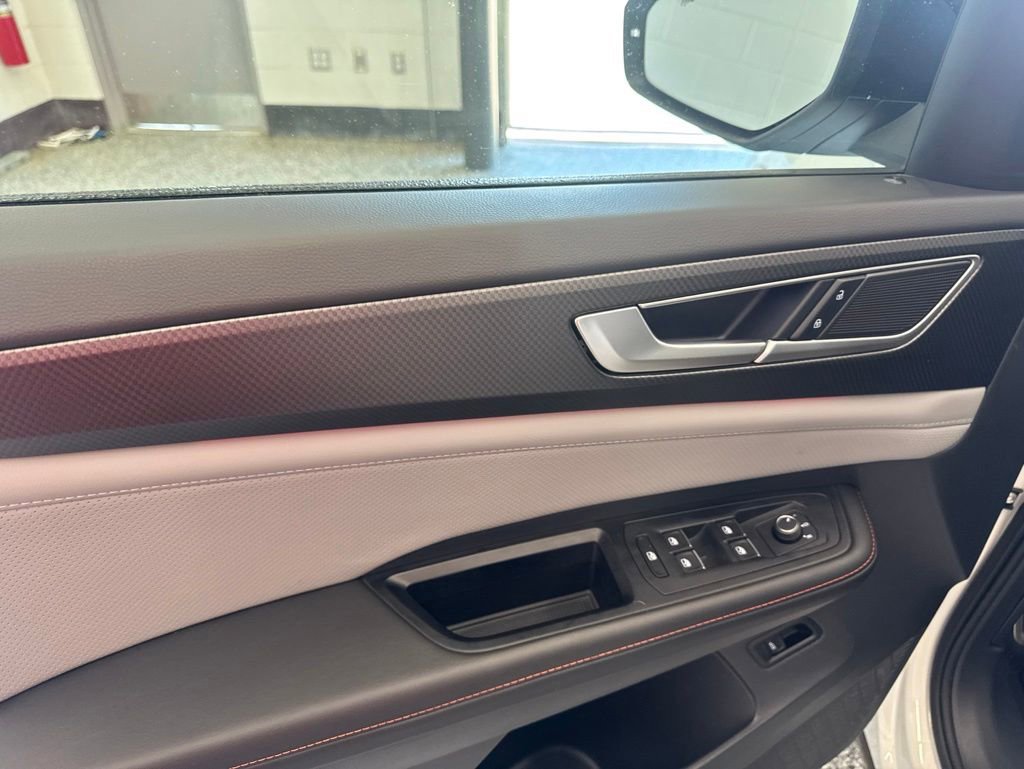 Certified 2025 Volkswagen Atlas Peak Edition SE AWD/4WD image 26