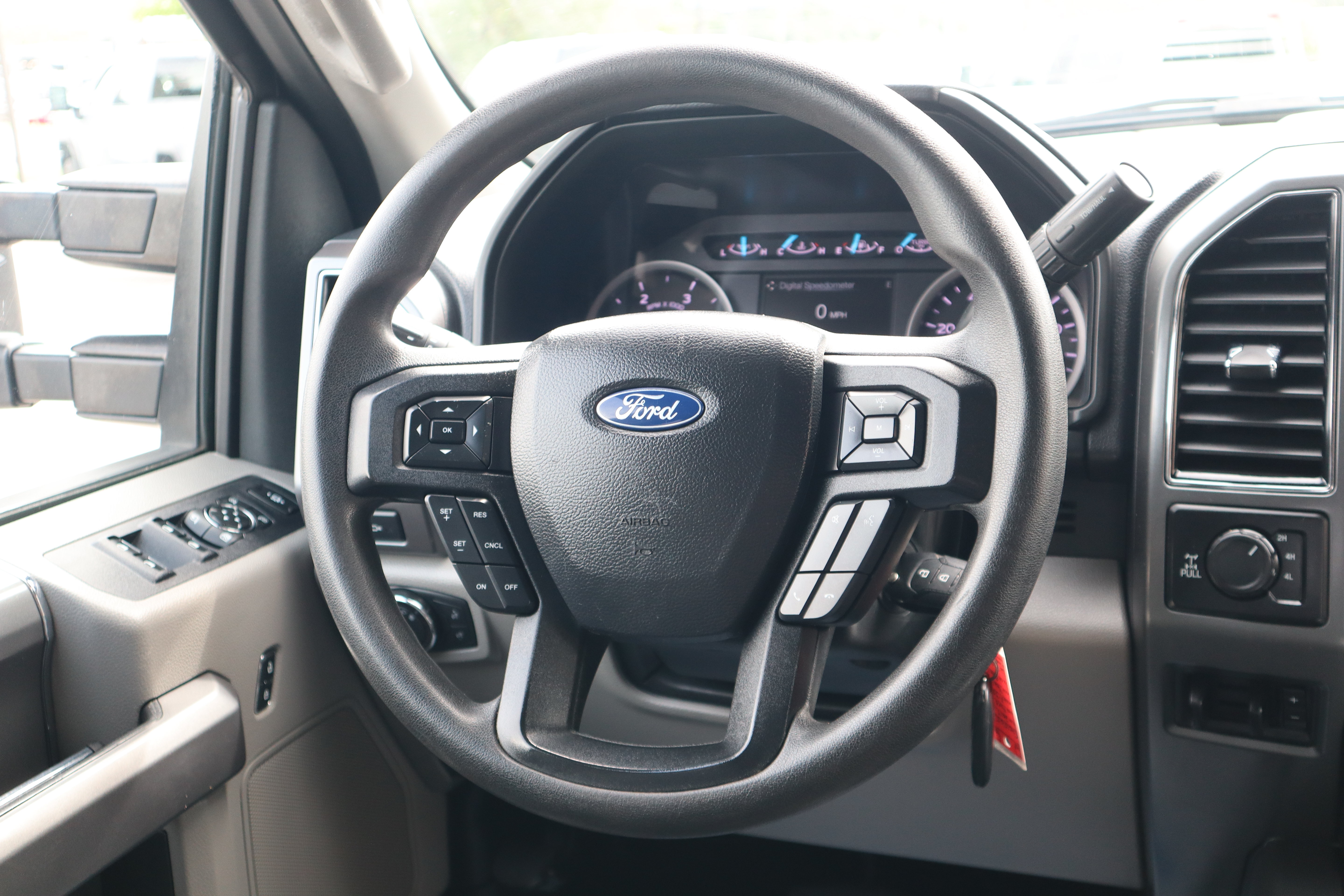 Used 2019 Ford F350 XLT w/ XLT Premium Package AWD/4WD image 16