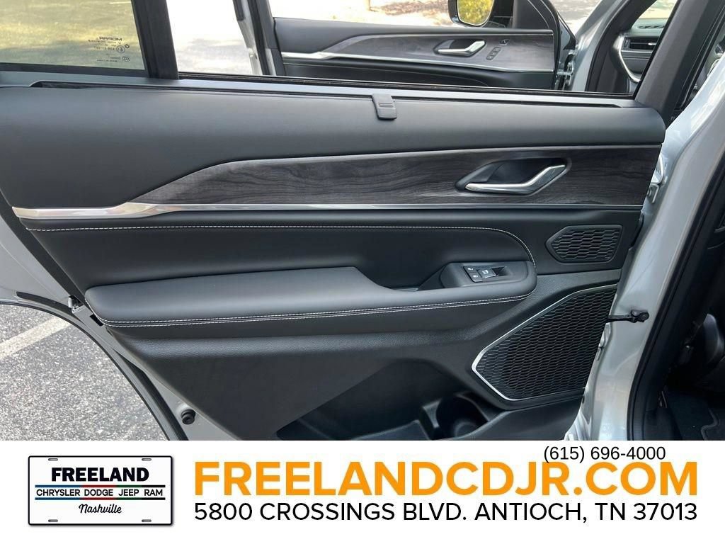 New 2025 Jeep Grand Cherokee L Overland w/ Luxury Tech Group IV AWD/4WD image 32