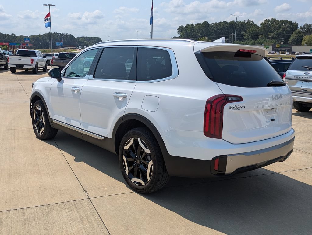 Used 2025 Kia Telluride S FWD image 3