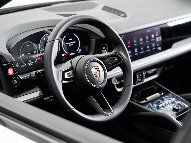 Certified 2025 Porsche Cayenne image 9