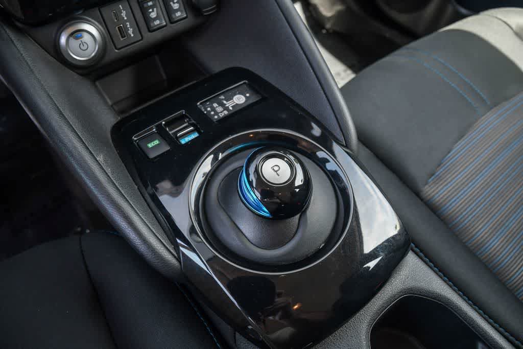 Used 2020 Nissan Leaf SV w/ SV Technology Package FWD image 20