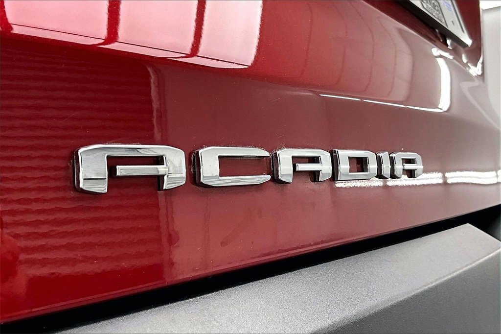 Used 2023 GMC Acadia SLE w/ Driver Convenience Package image 8