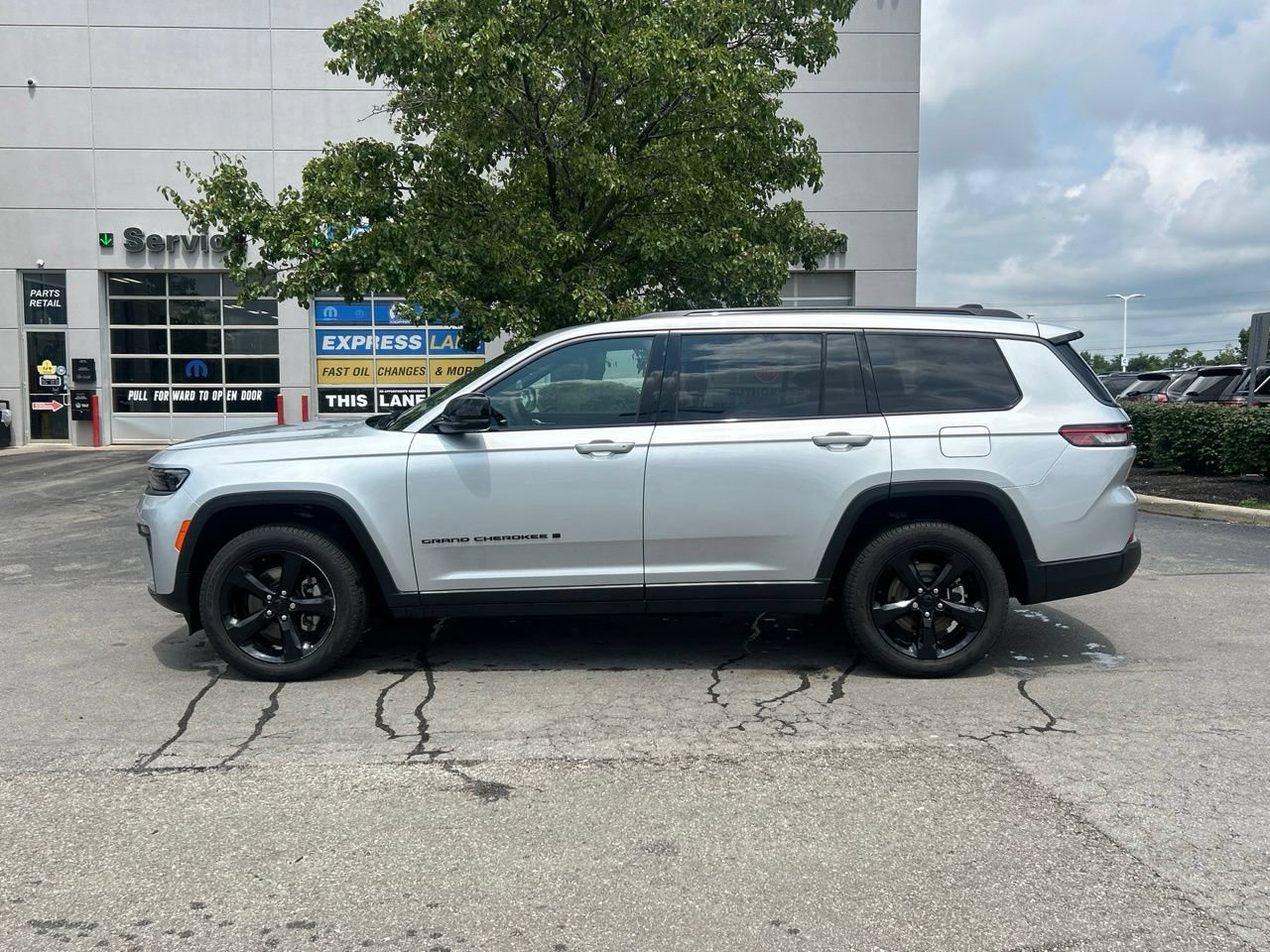 Used 2026 Jeep Grand Cherokee L Limited w/ Limited Altitude Package AWD/4WD image 7