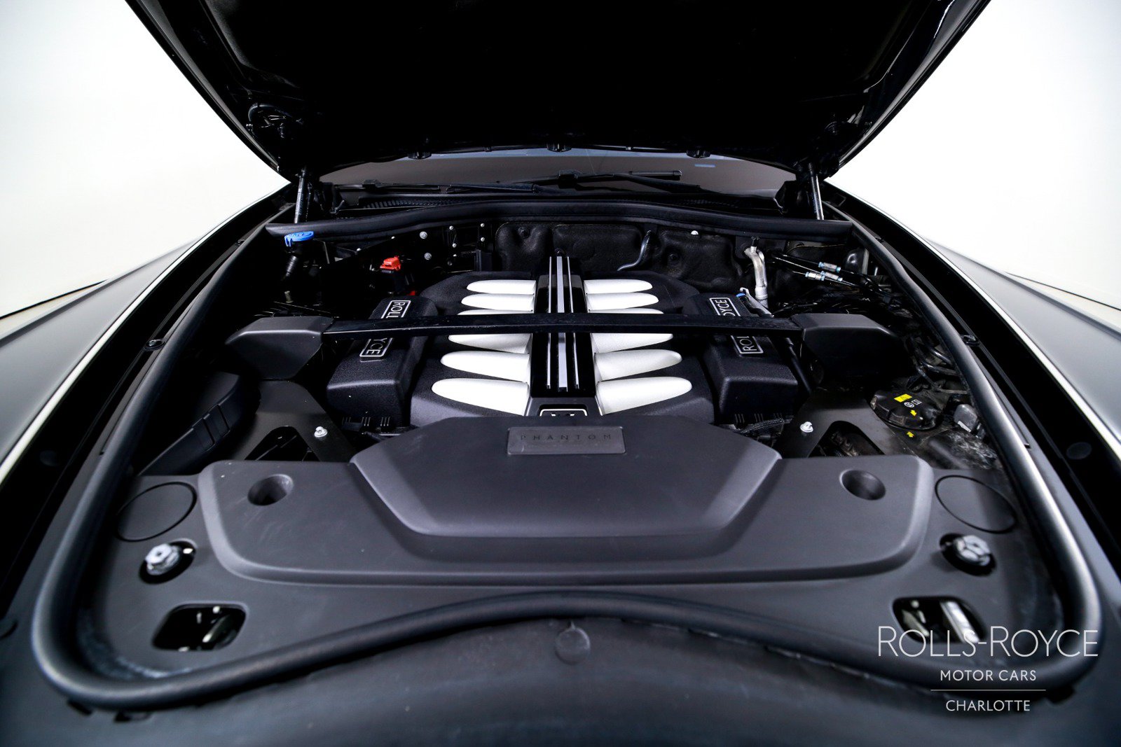 Used 2020 Rolls-Royce Phantom Sedan RWD image 40