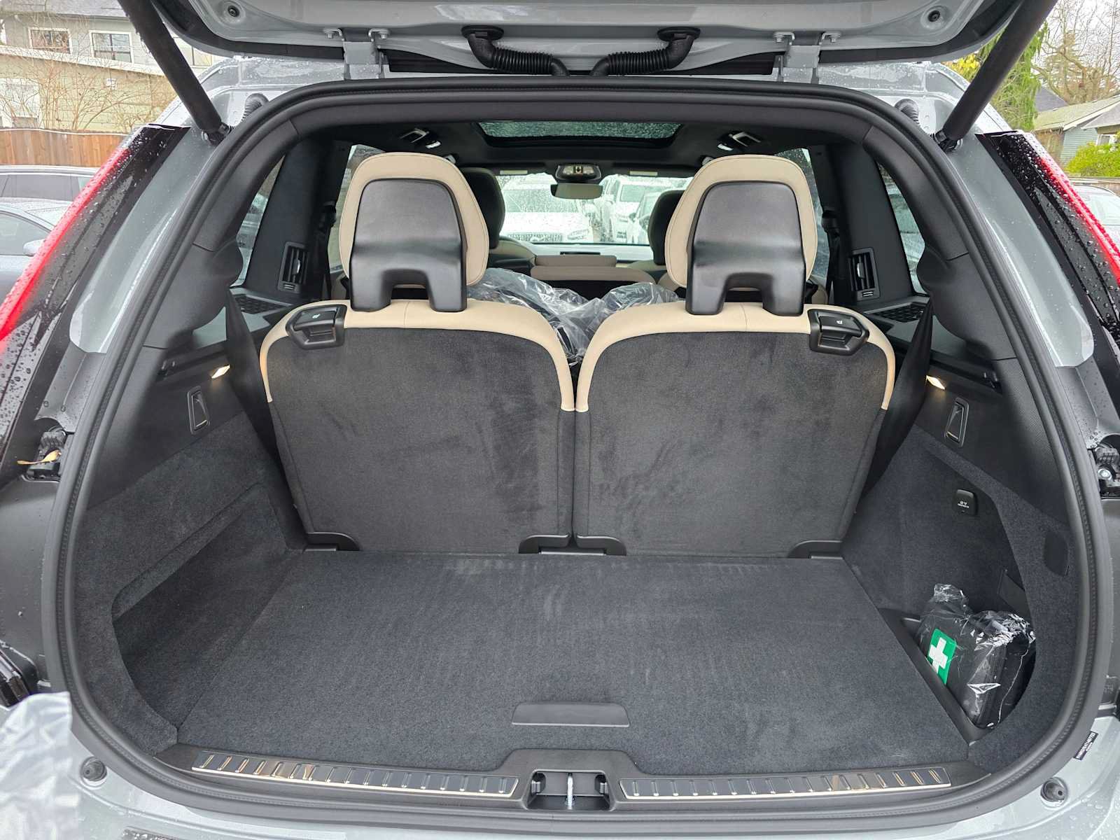 New 2026 Volvo XC90 B6 Plus w/ Protection Package Premier AWD/4WD image 17
