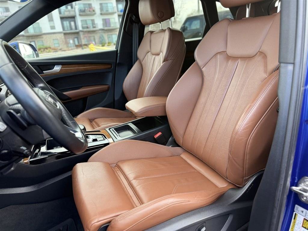 Used 2022 Audi Q5 e Premium w/ Convenience Package image 19