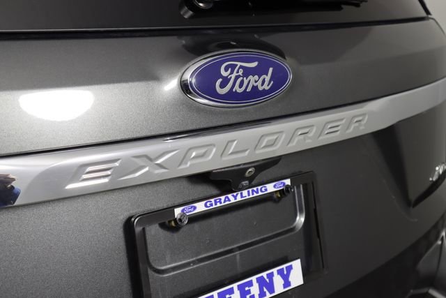 Certified 2018 Ford Explorer XLT w/ Equipment Group 202A image 25