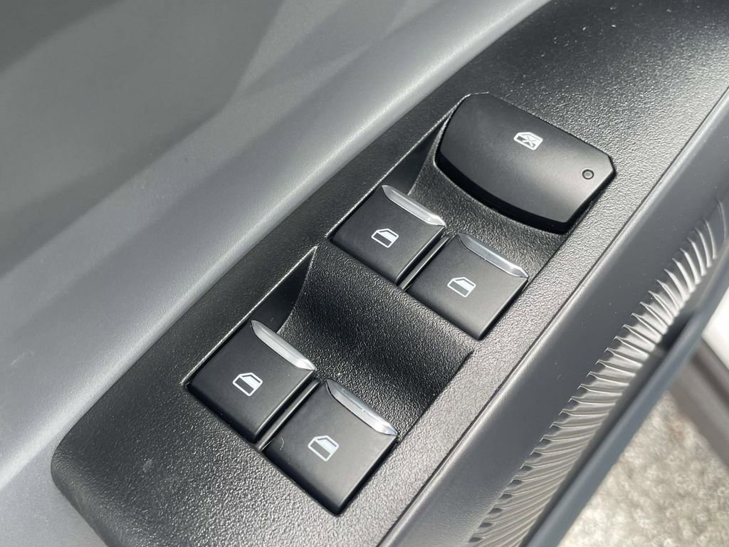 New 2025 Ford Maverick XL image 18