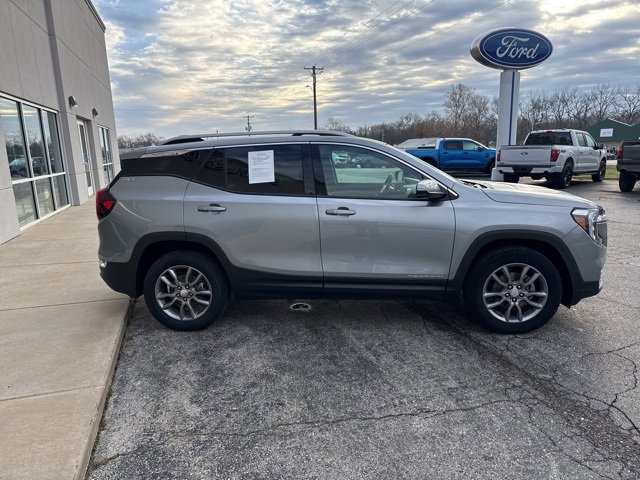 Used 2024 GMC Terrain SLT image 4
