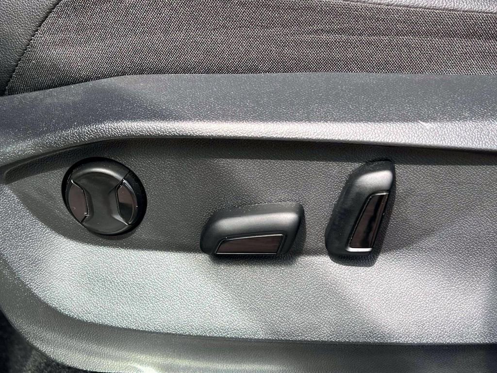 Used 2022 Volkswagen Tiguan SE R-Line image 19