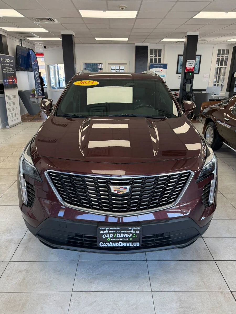 Used 2023 Cadillac XT4 Luxury w/ Cold Weather Package image 2