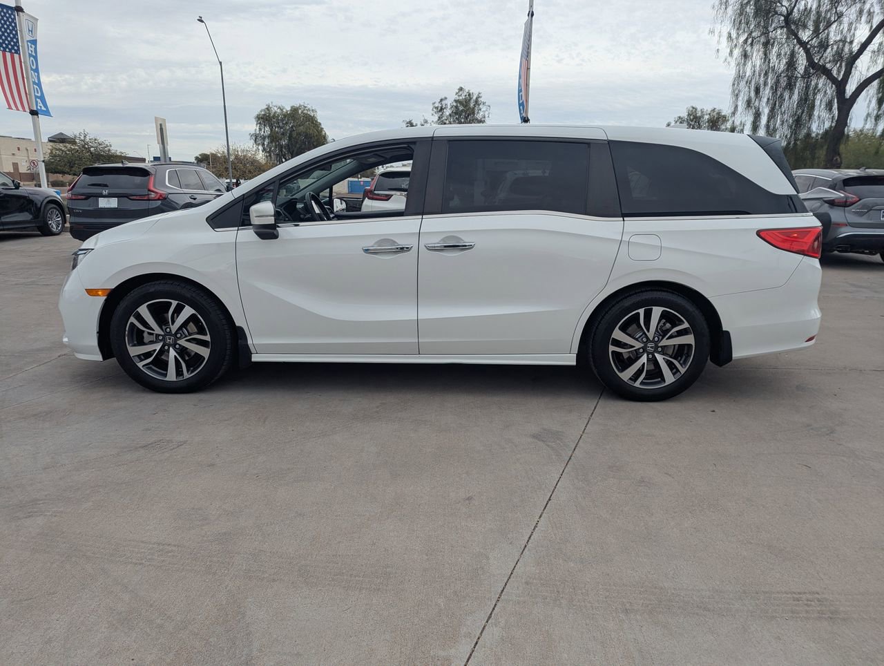 Used 2021 Honda Odyssey Touring image 2
