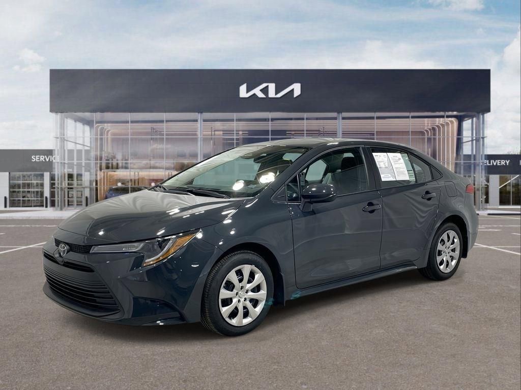 Used 2025 Toyota Corolla LE image 4