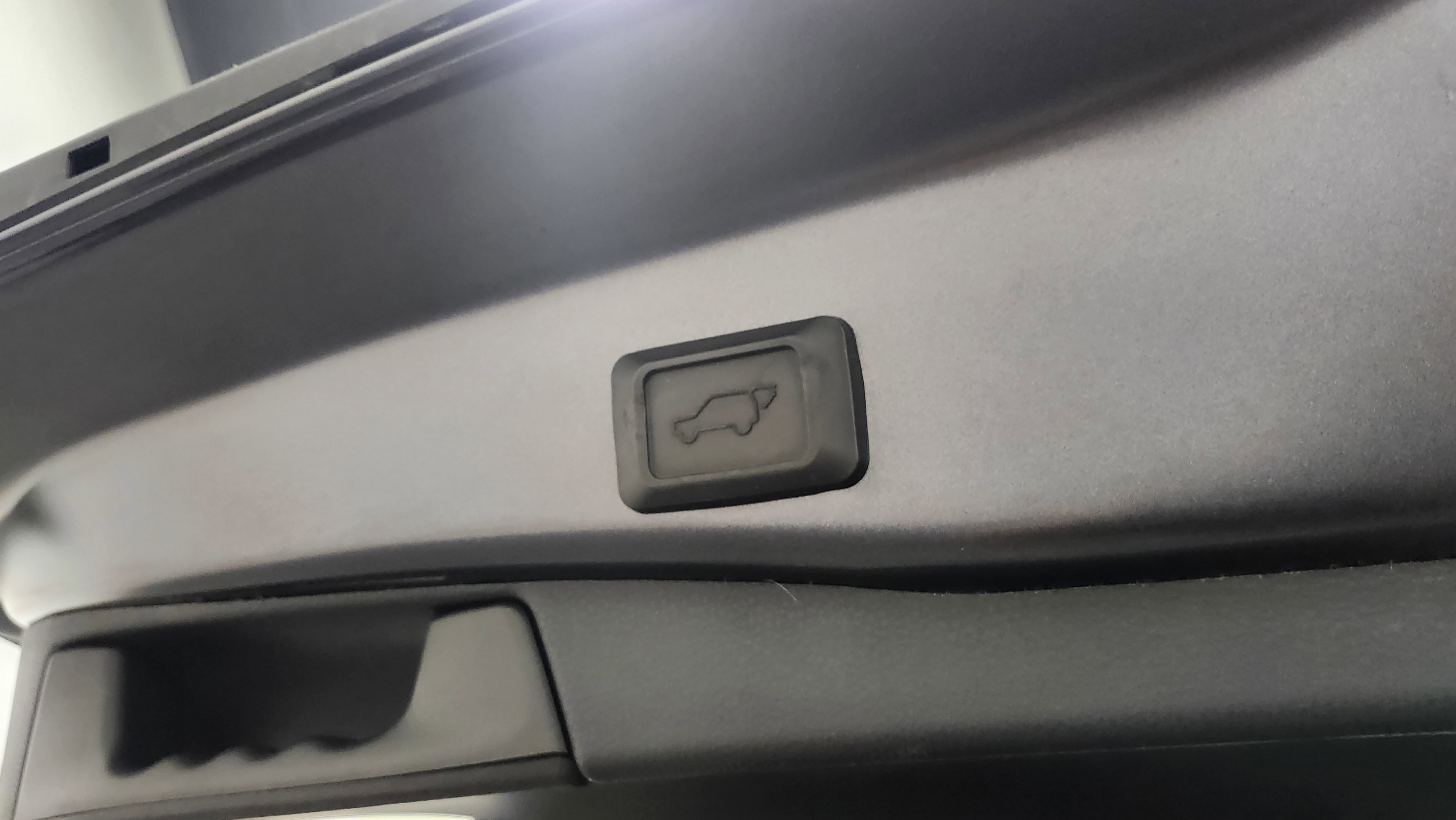 Used 2020 Toyota RAV4 XLE Premium image 17