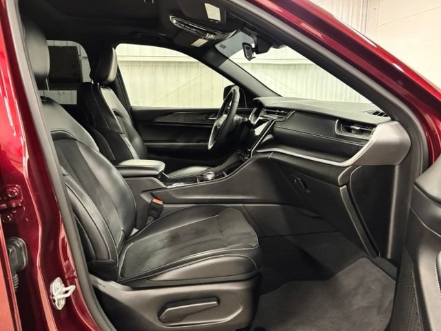 Used 2025 Jeep Grand Cherokee L Altitude RWD image 21