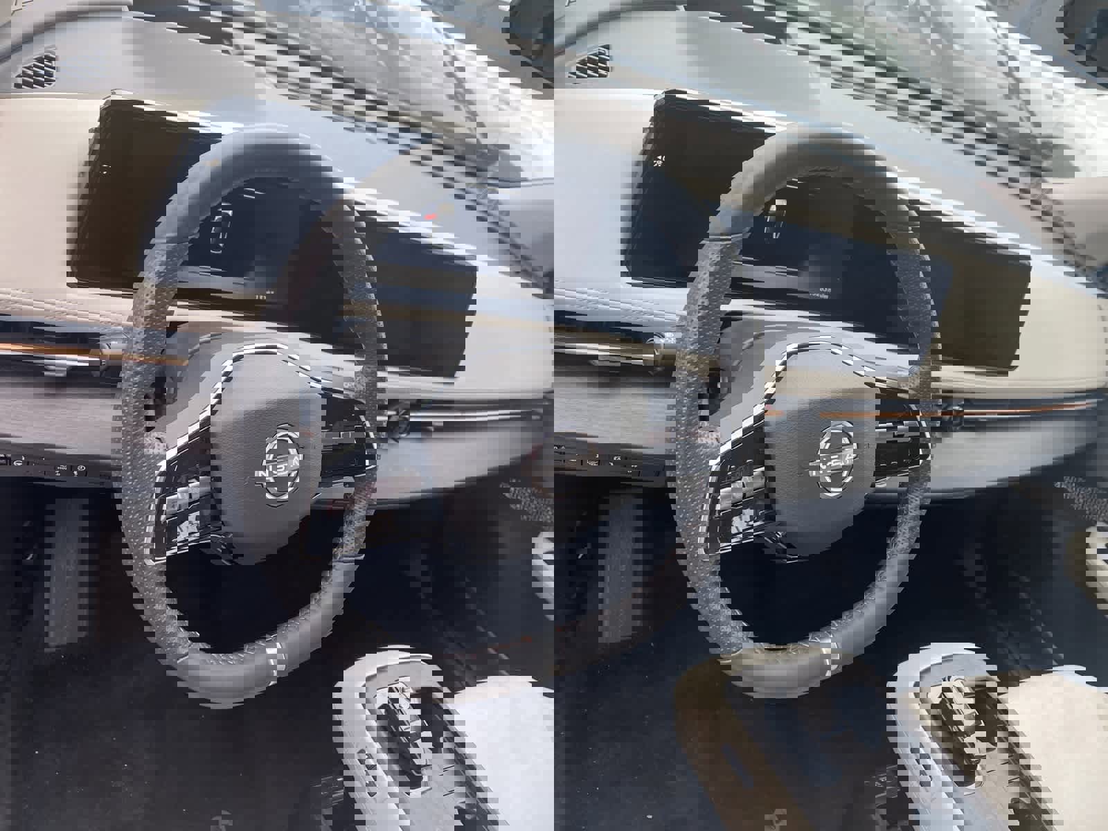 Used 2024 Nissan Ariya AWD image 8