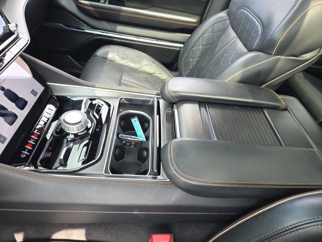 Used 2025 Jeep Grand Wagoneer Series III w/ Rear Seat Video Group 1 AWD/4WD image 26