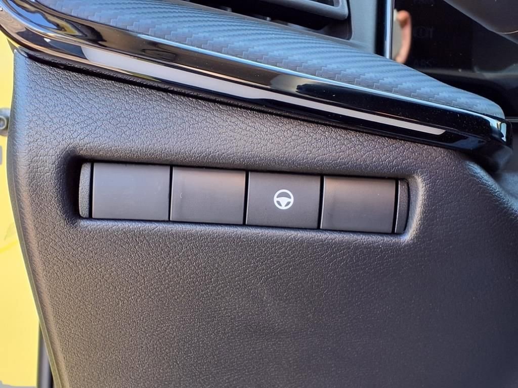 Certified 2025 Nissan Kicks SR image 18