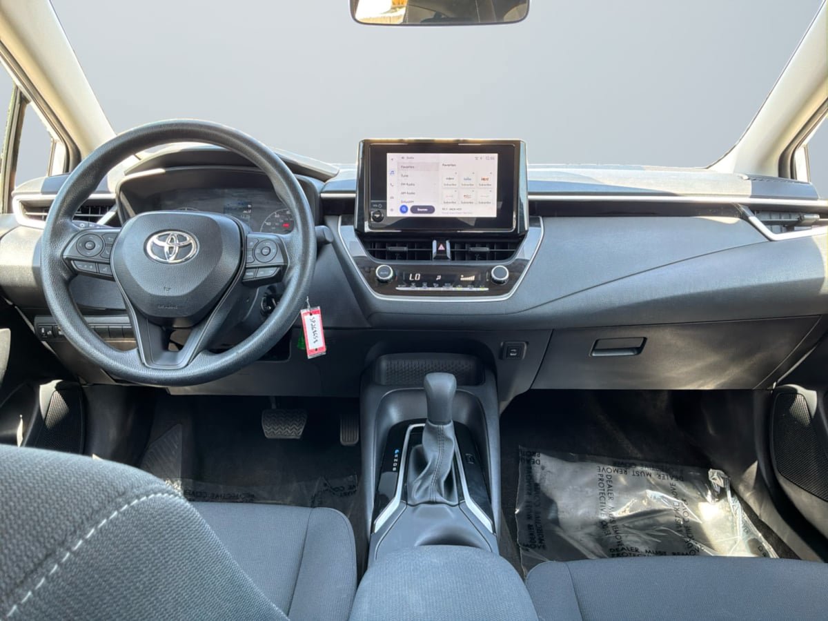 Used 2025 Toyota Corolla LE FWD image 10