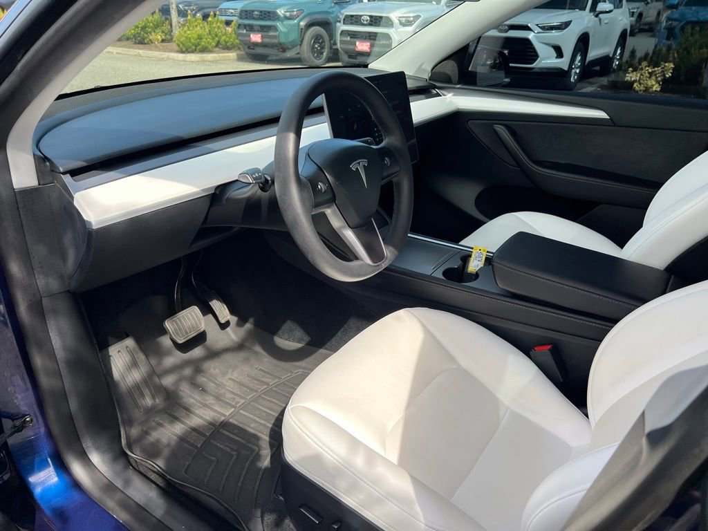 Used 2024 Tesla Model Y Long Range AWD/4WD image 12