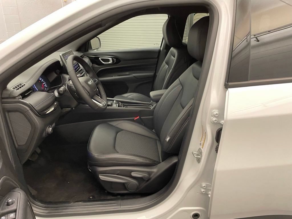 New 2026 Jeep Compass Latitude AWD/4WD image 14