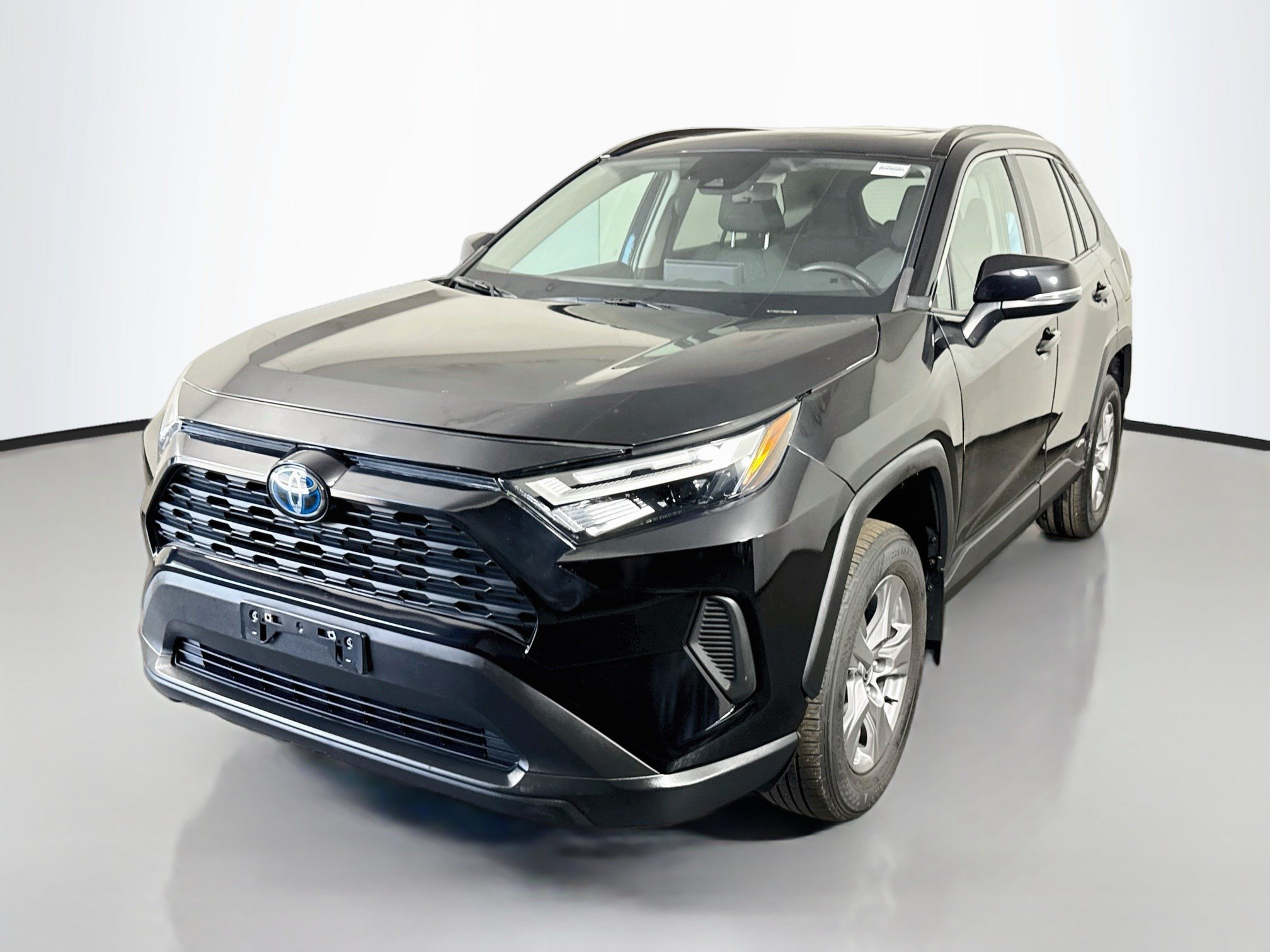 Used 2023 Toyota RAV4 XLE w/ Convenience Package AWD/4WD image 4