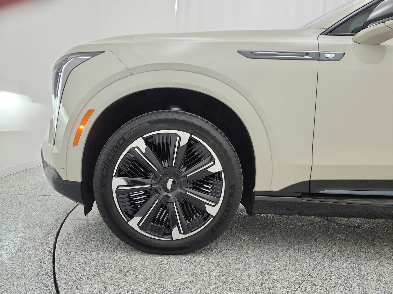 Used 2026 Cadillac Escalade IQ Sport 2 w/ LPO, Floor Liner Package AWD/4WD image 18