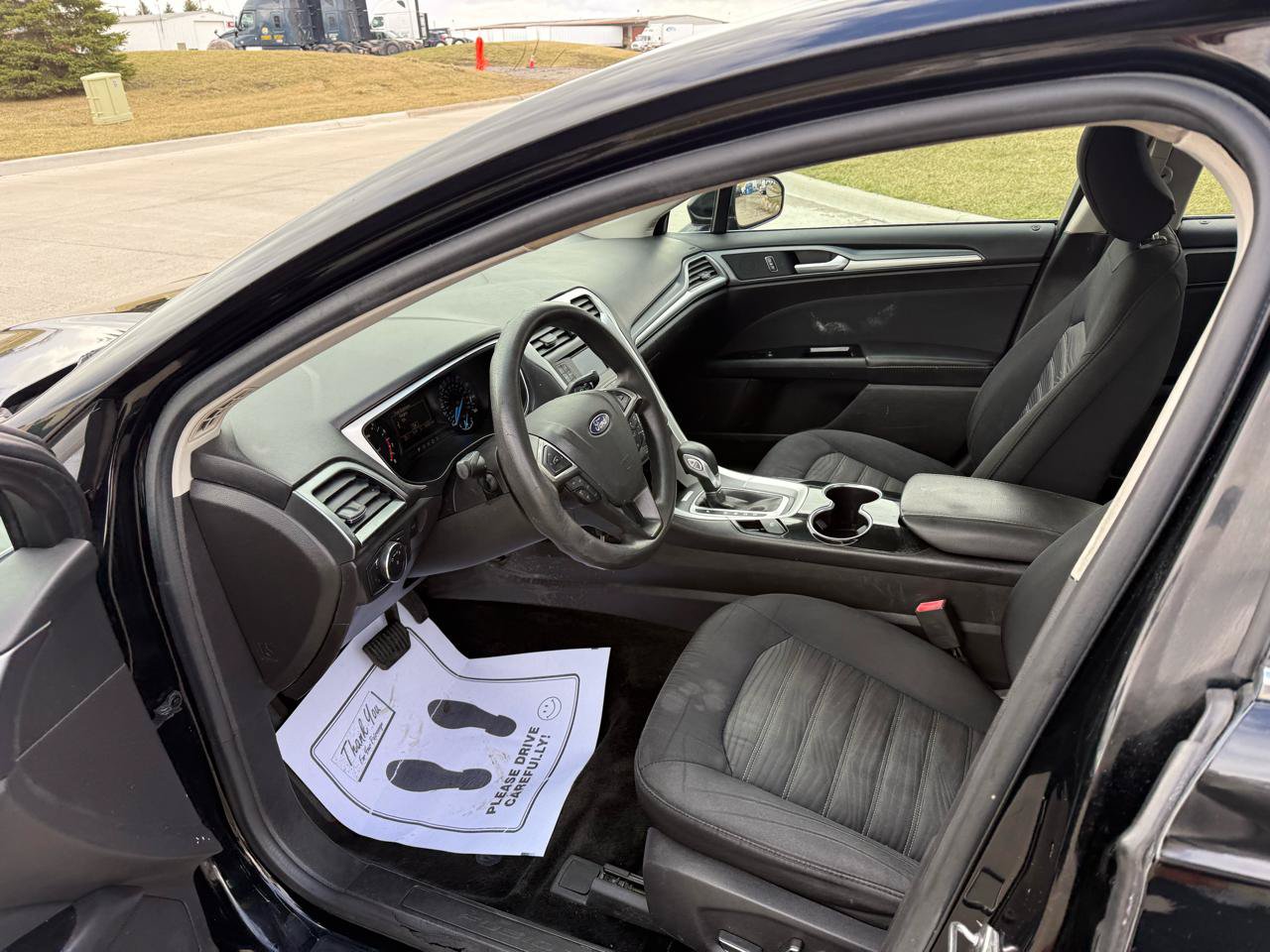 Used 2016 Ford Fusion SE FWD image 9
