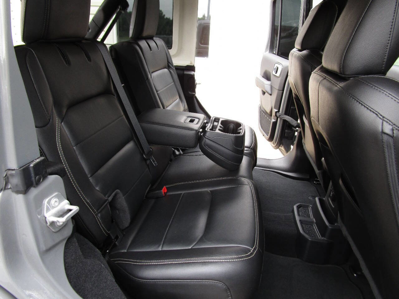 Used 2021 Jeep Wrangler Unlimited Sahara w/ Uconnect 4C Nav & Sound Group image 27