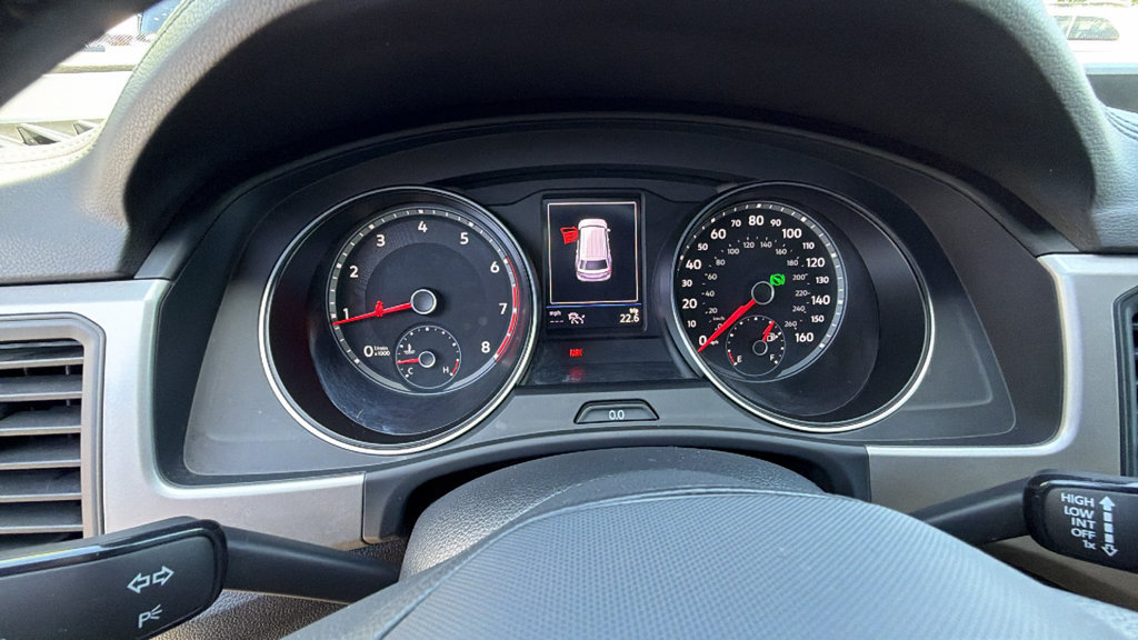 Used 2020 Volkswagen Atlas Cross Sport SE w/ Panoramic Sunroof Package FWD image 30
