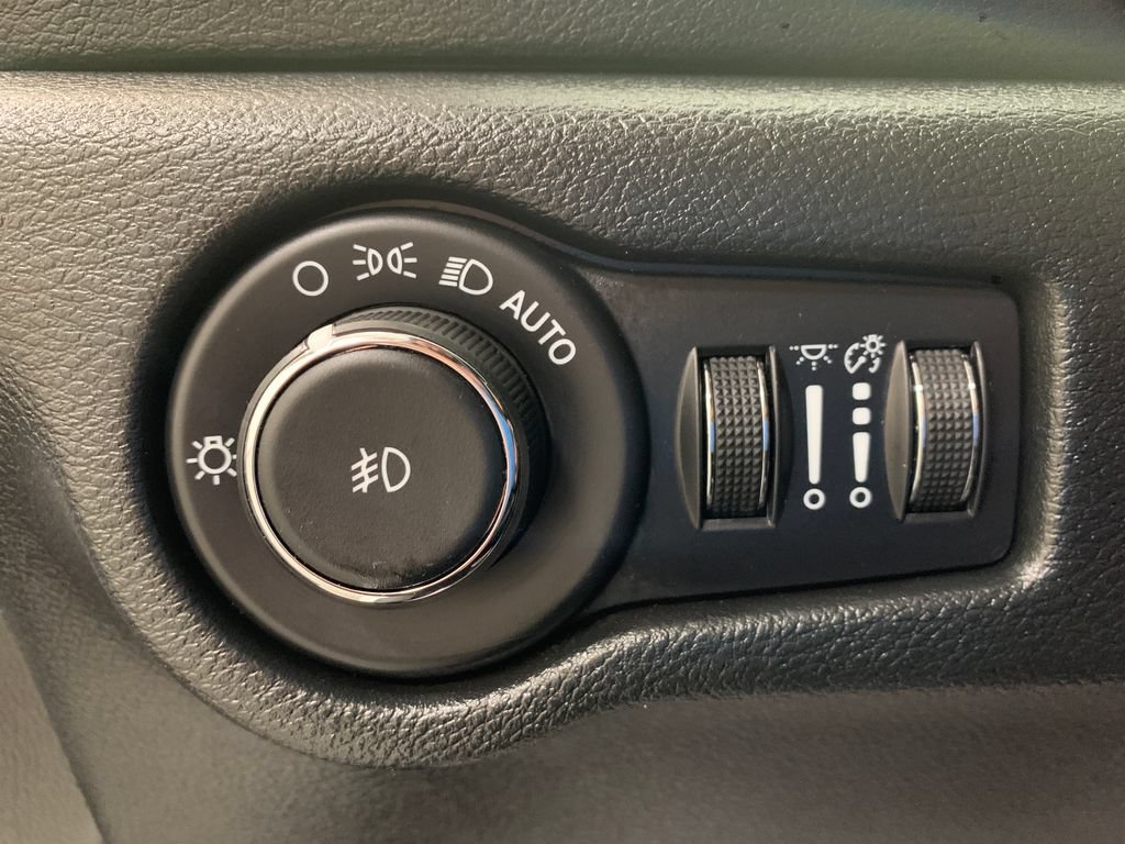 Used 2025 Chrysler Pacifica Select FWD image 26