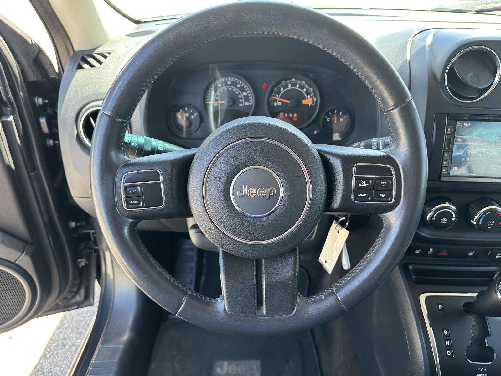 Used 2014 Jeep Patriot Latitude AWD/4WD image 21