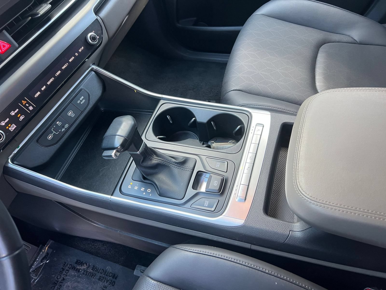 Used 2026 Kia Carnival FWD image 44