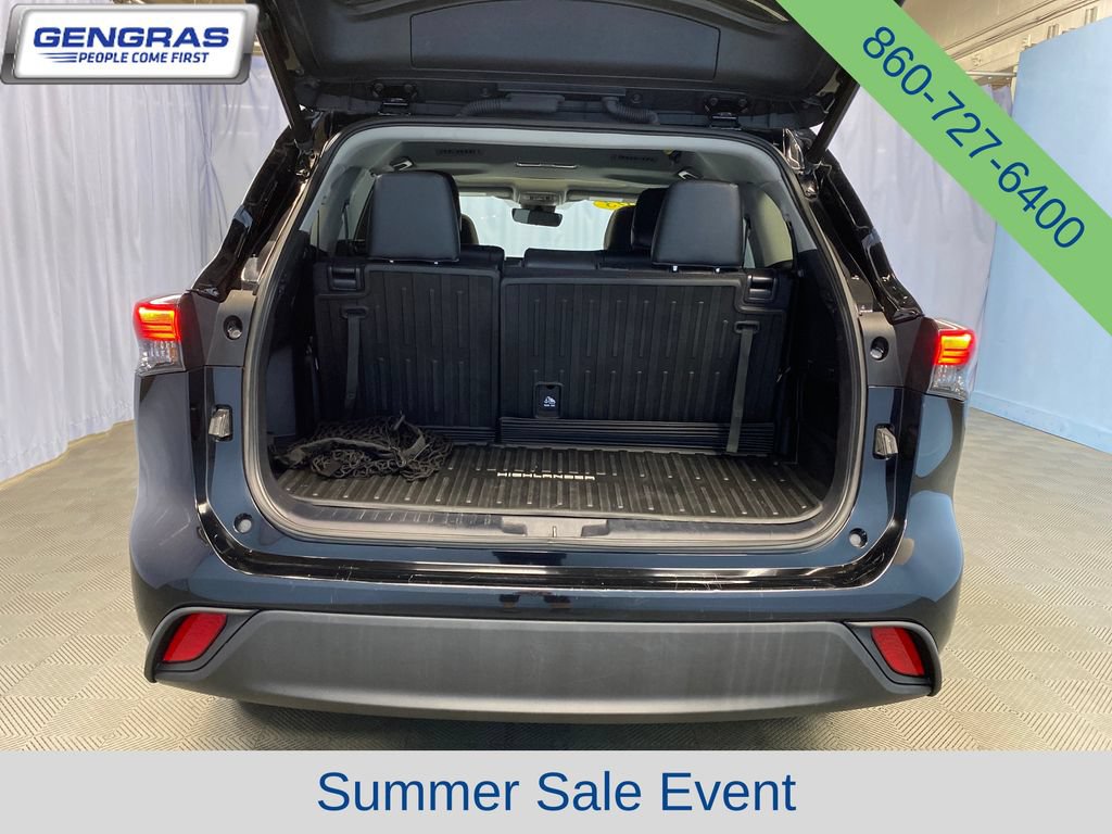 Used 2023 Toyota Highlander XLE AWD/4WD image 35