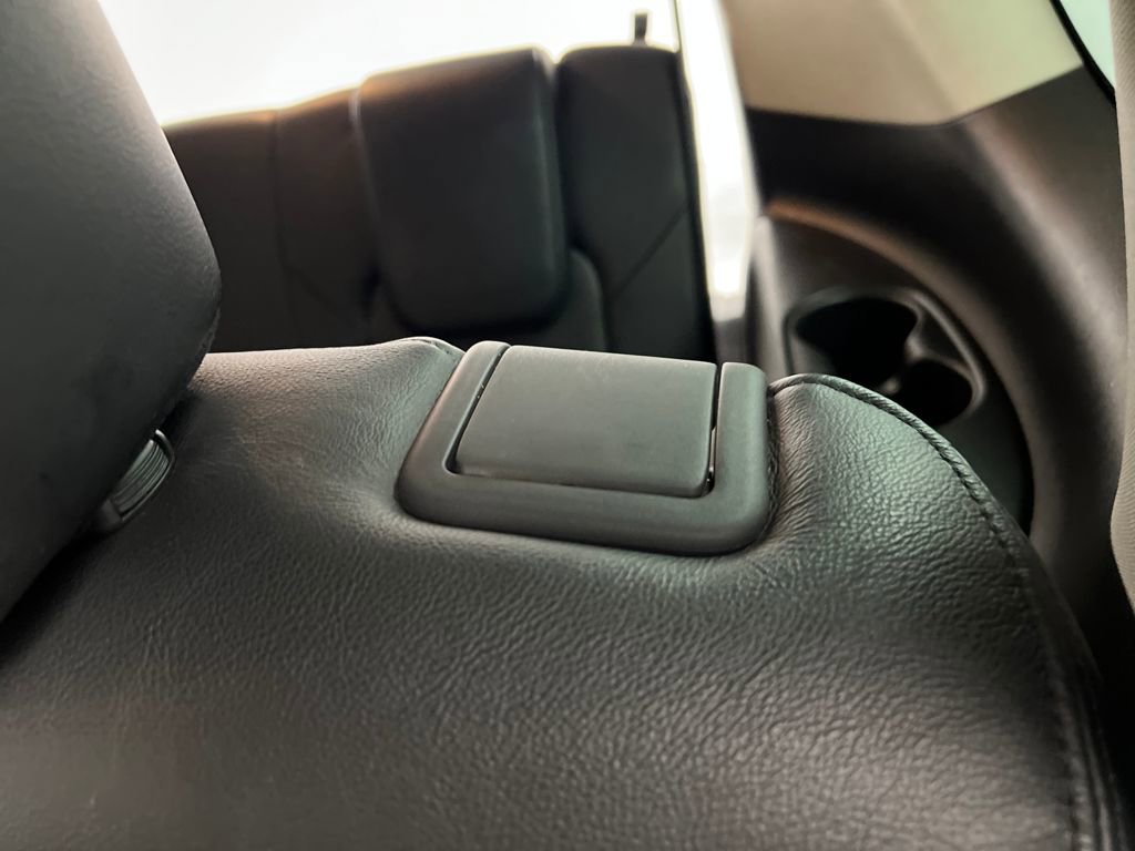 Used 2023 Nissan Armada SL w/ Captain's Chairs Package image 15