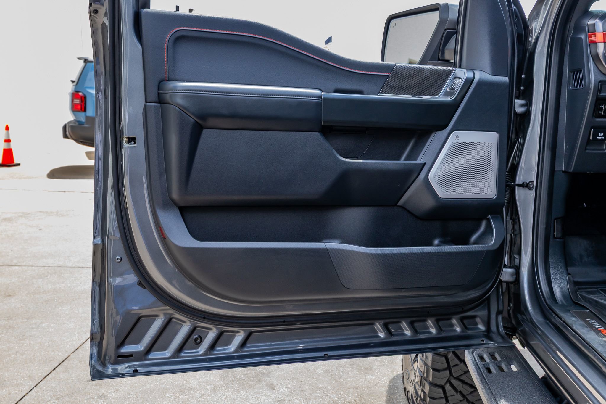 Used 2025 Ford F150 Raptor AWD/4WD image 37